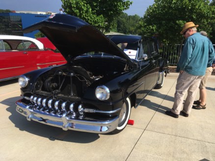 1952 Custom Sedan
Les and Sue Fairbanks