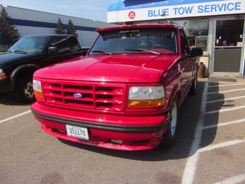 Greg and Sherry Tomberlin stopped by with this Ford pickup - their RumbleBee was too tall… 