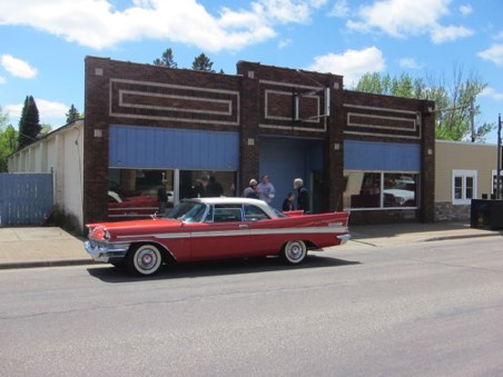 57 New Yorker outside "Old Chrysler Museum" in Isanti