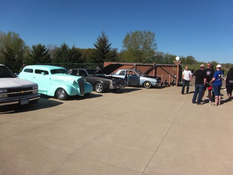 Bruce Olson's '64 Valiant at end of row